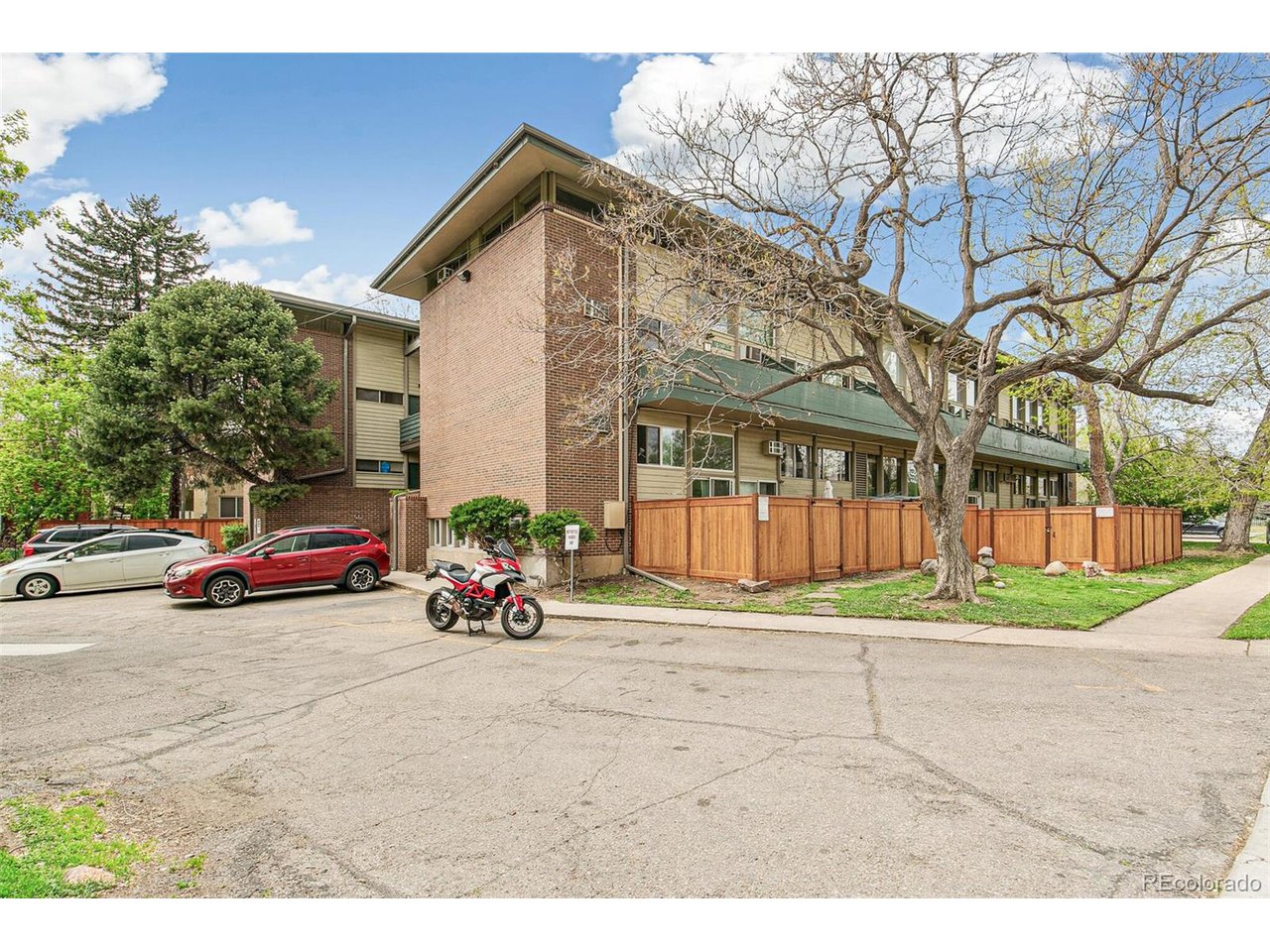 1842 Canyon Blvd 209