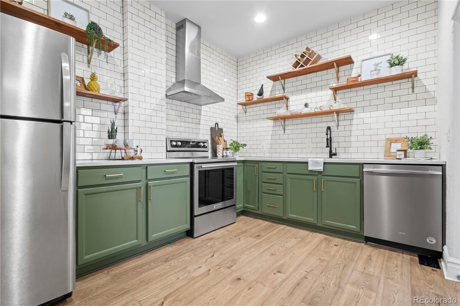 912 W 4th Avenue