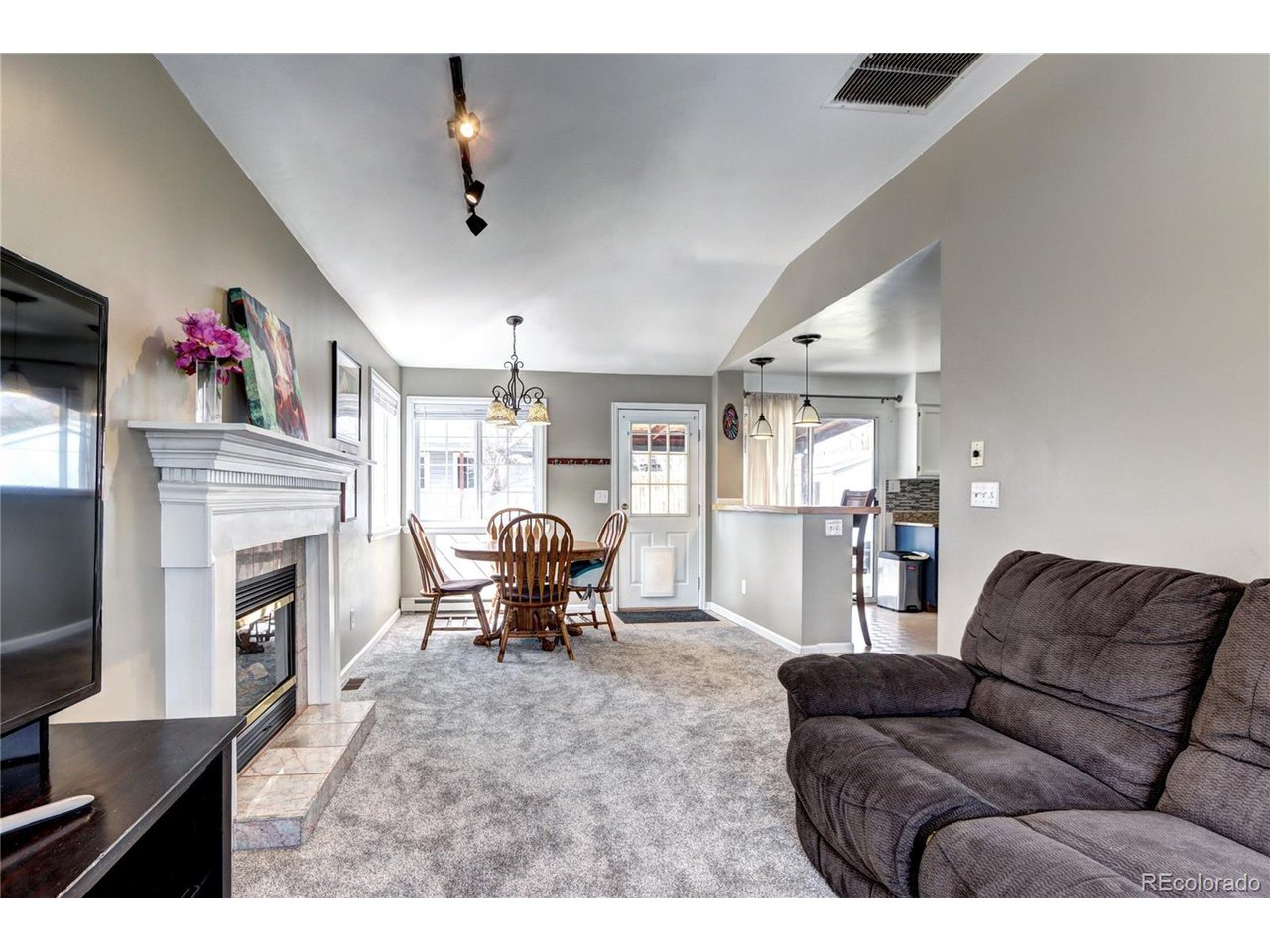 1215 S Ivanhoe Way