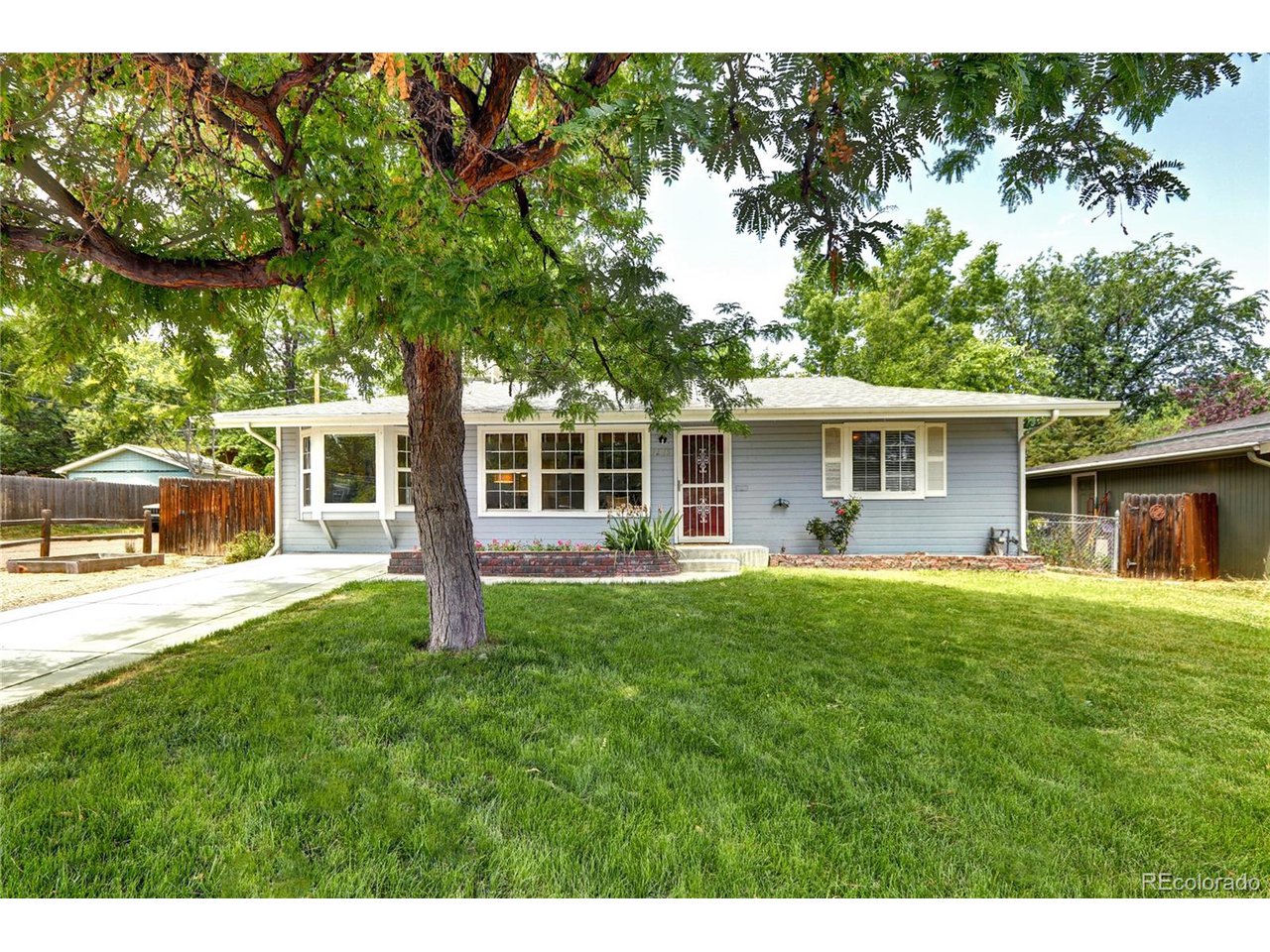 1215 S Ivanhoe Way