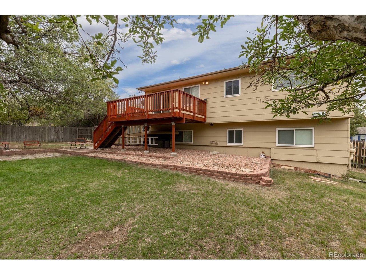 9532 Field Ct