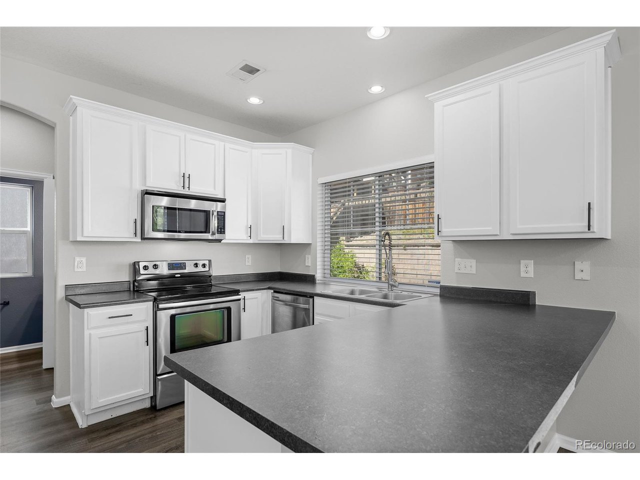 1975 Morningview Ln
