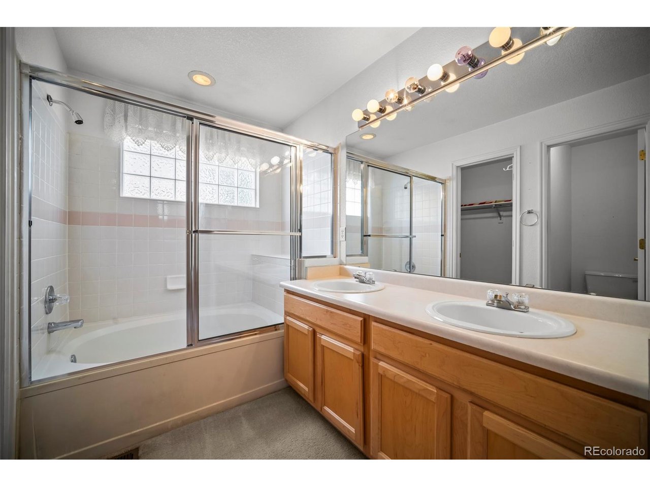 2871 Elaine Dr