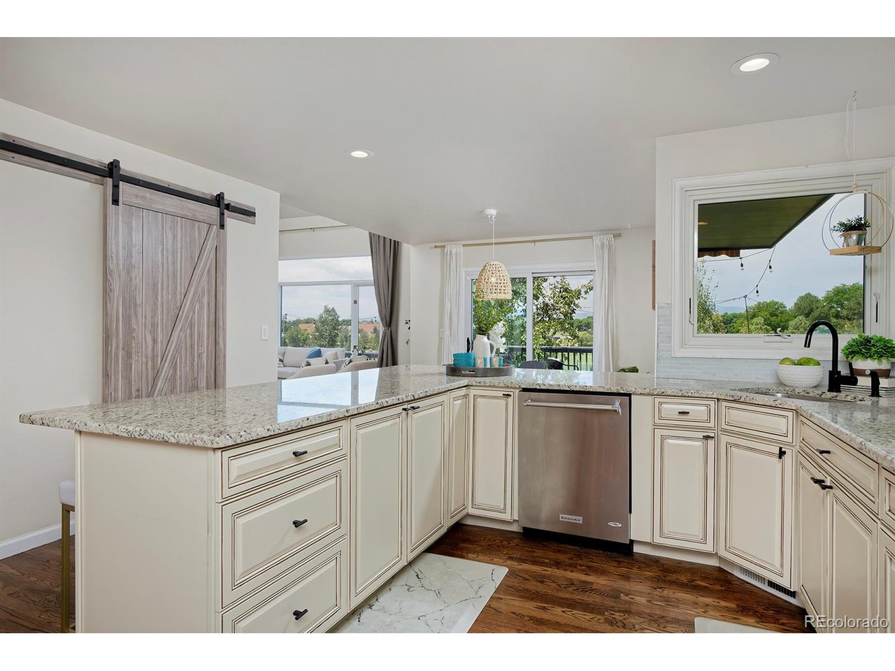 1175 Oakhurst Dr