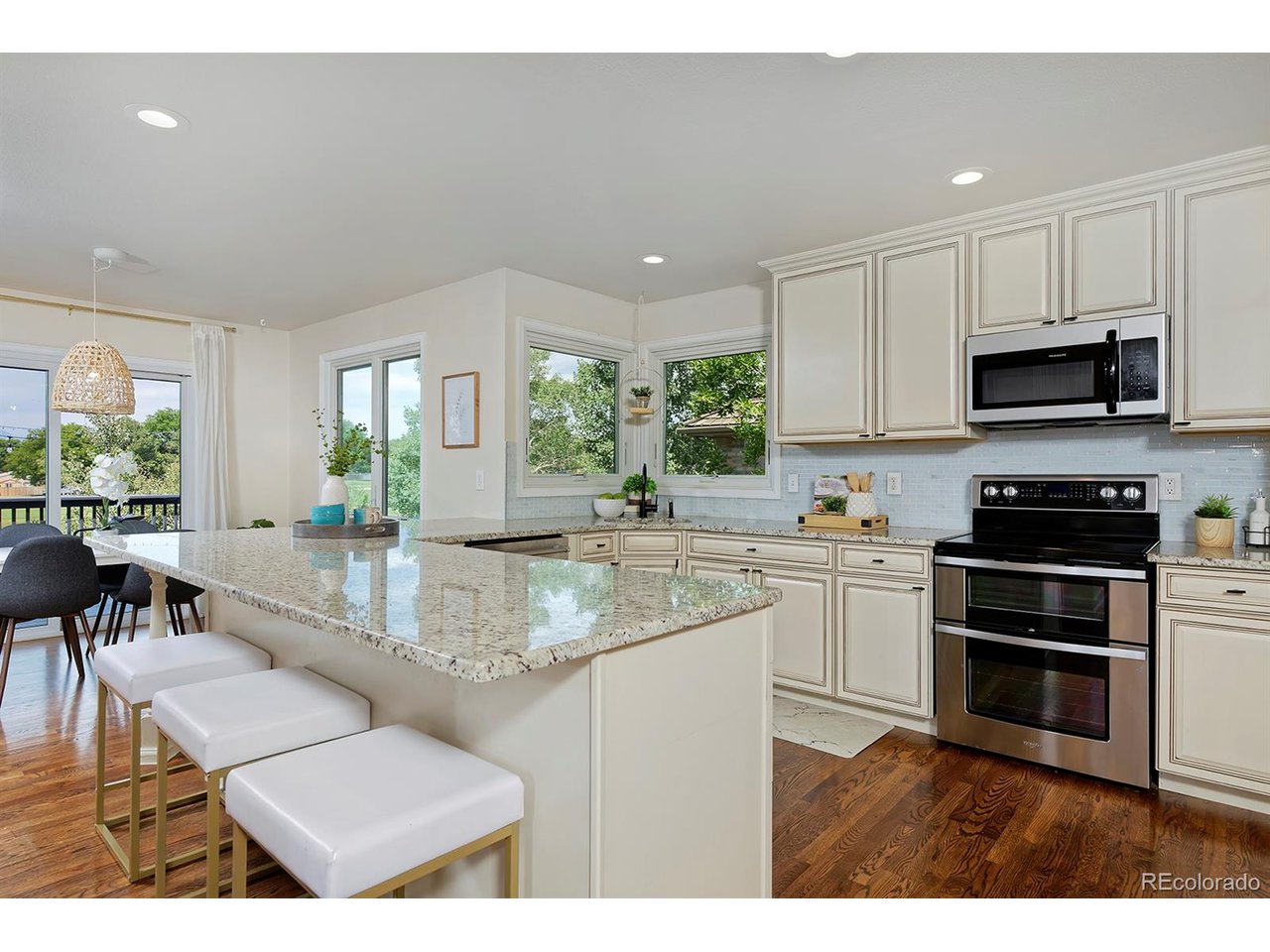 1175 Oakhurst Dr