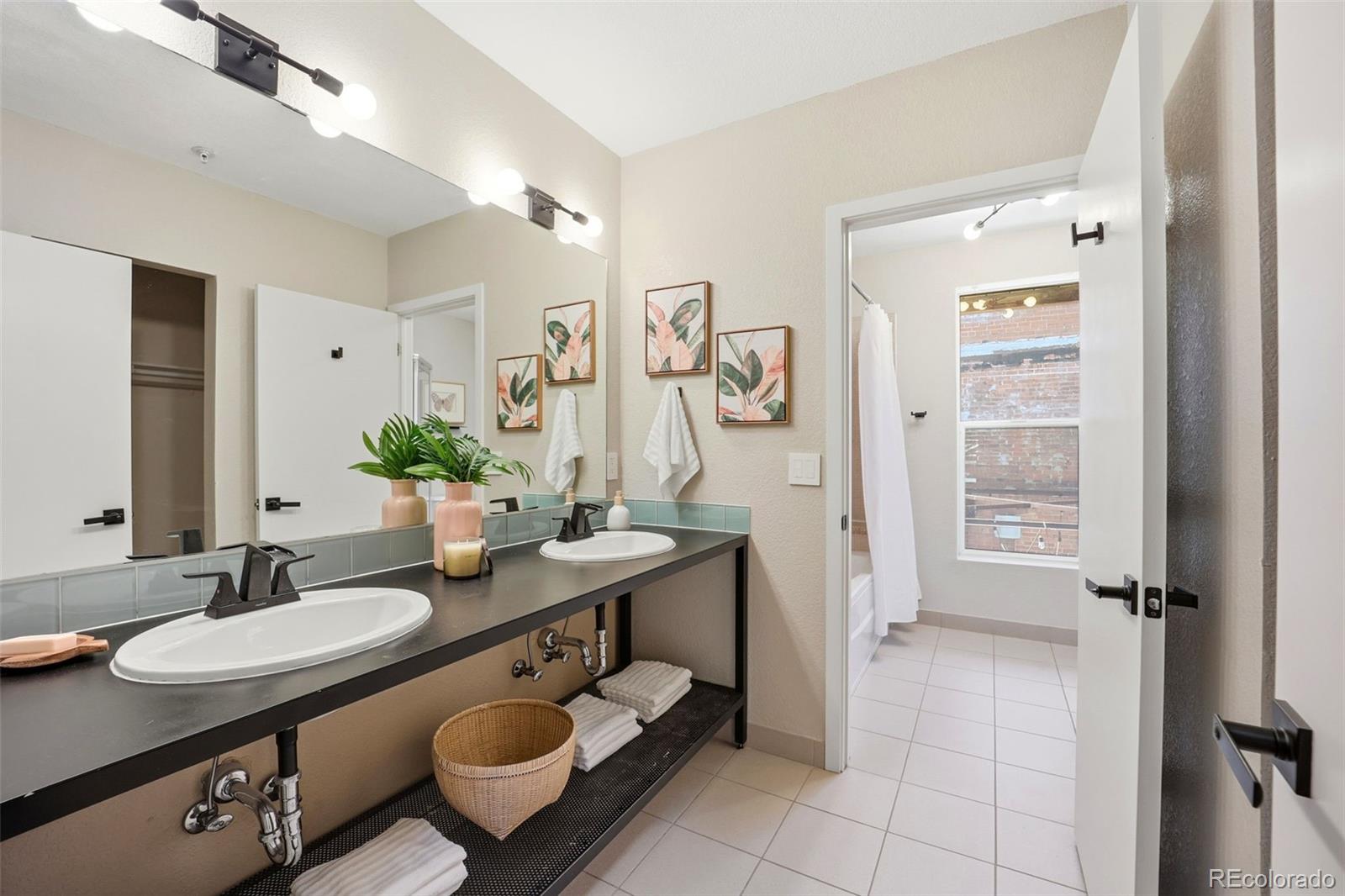3033 Blake Street Unit: 124