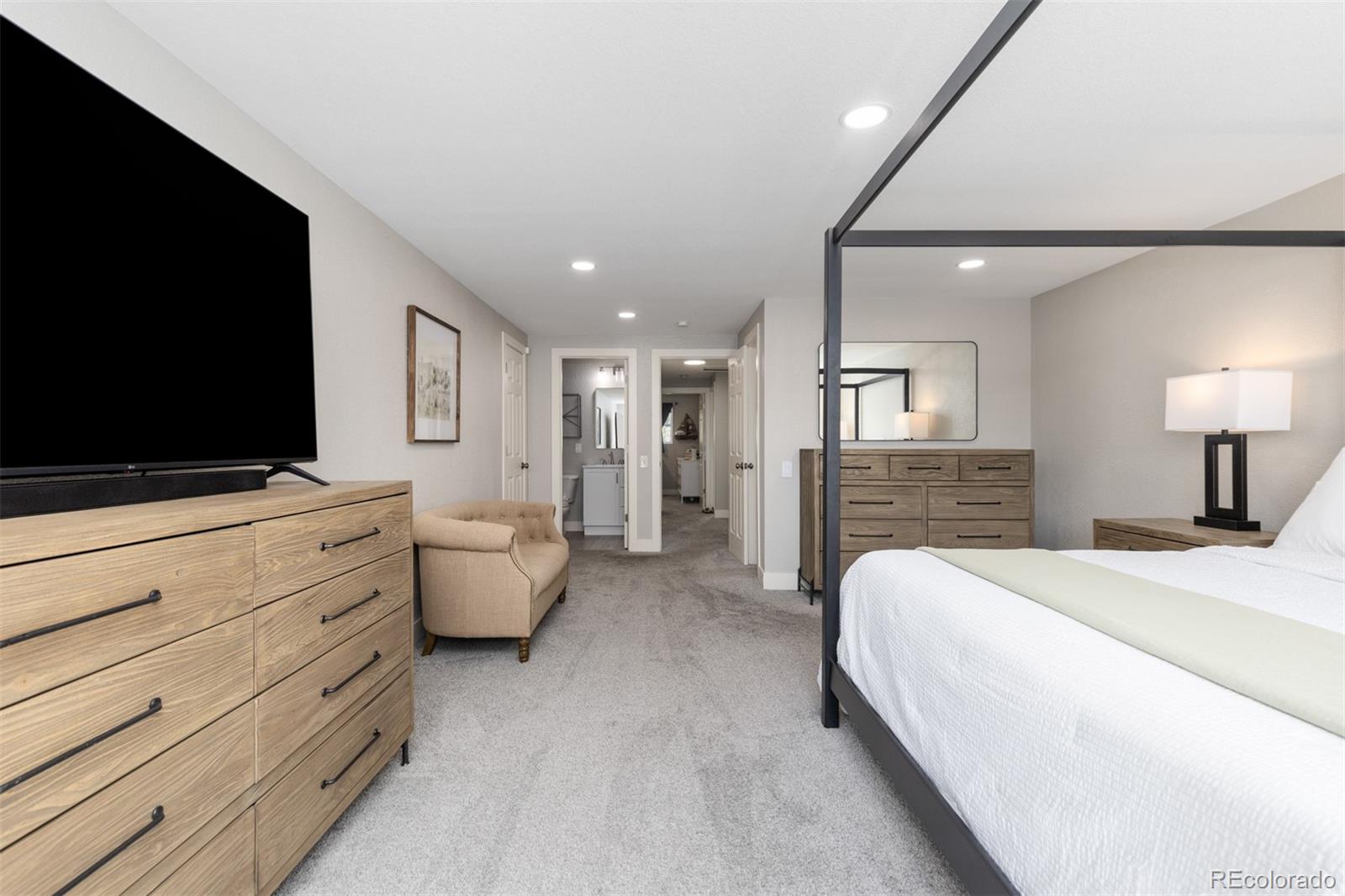 8752 Independence Way