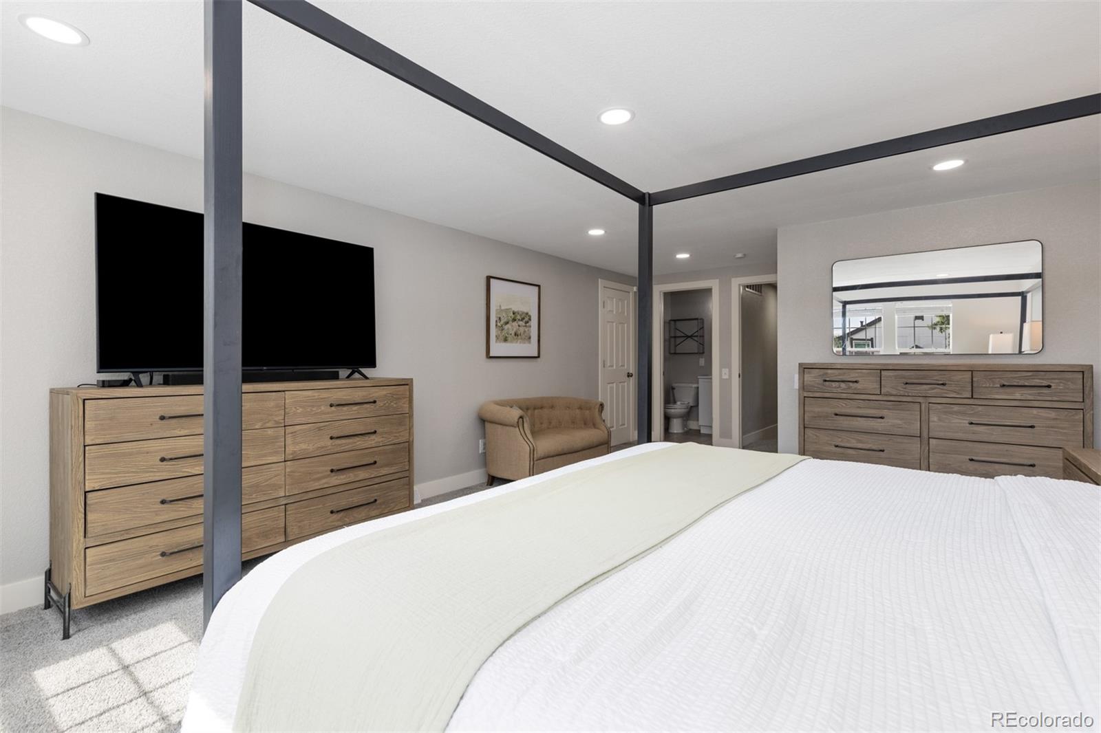 8752 Independence Way