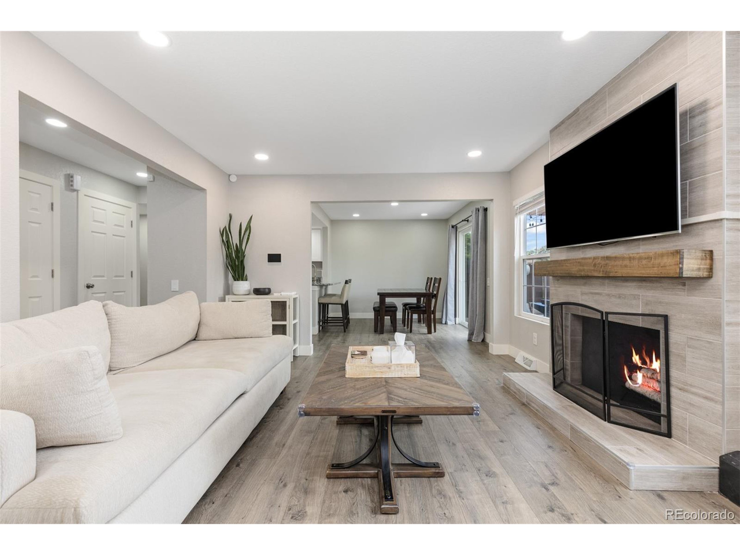 8752 Independence Way