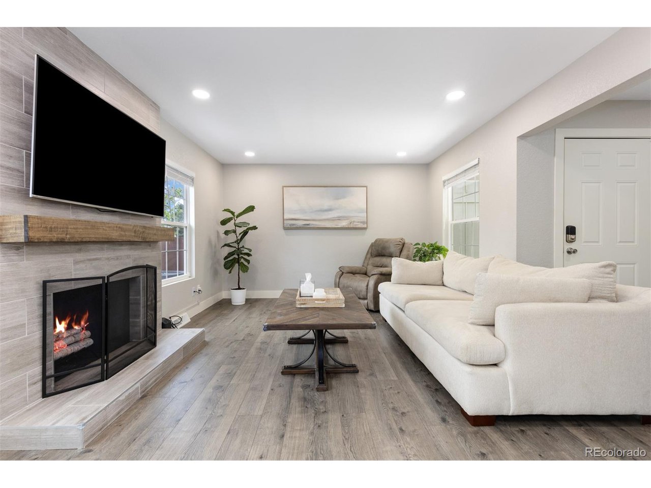 8752 Independence Way