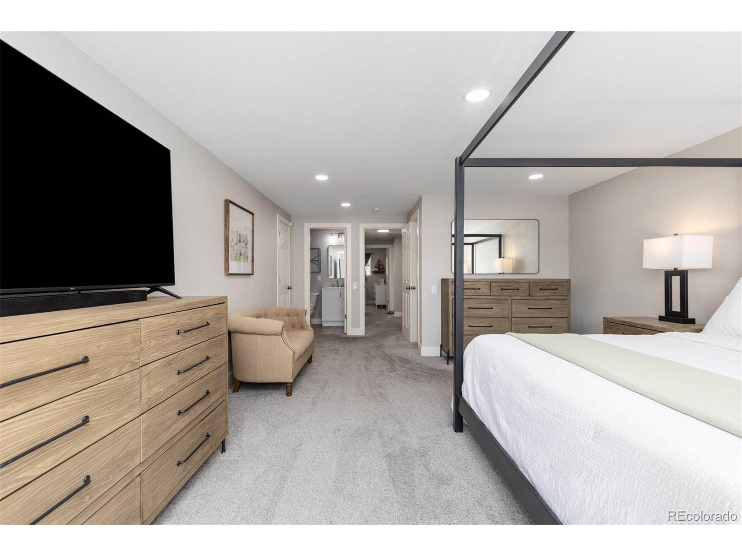 8752 Independence Way