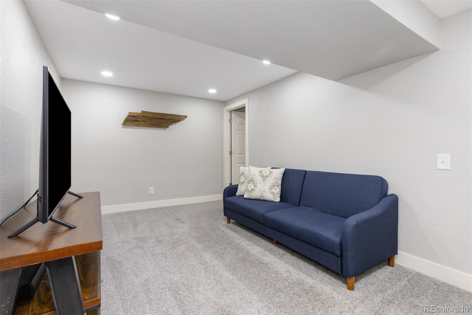 8752 Independence Way