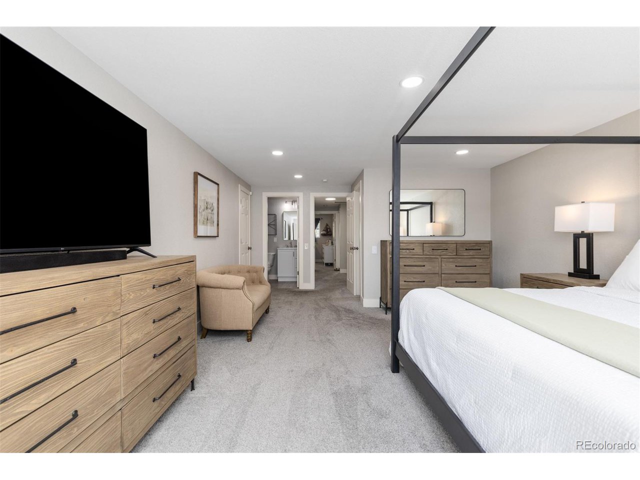 8752 Independence Way