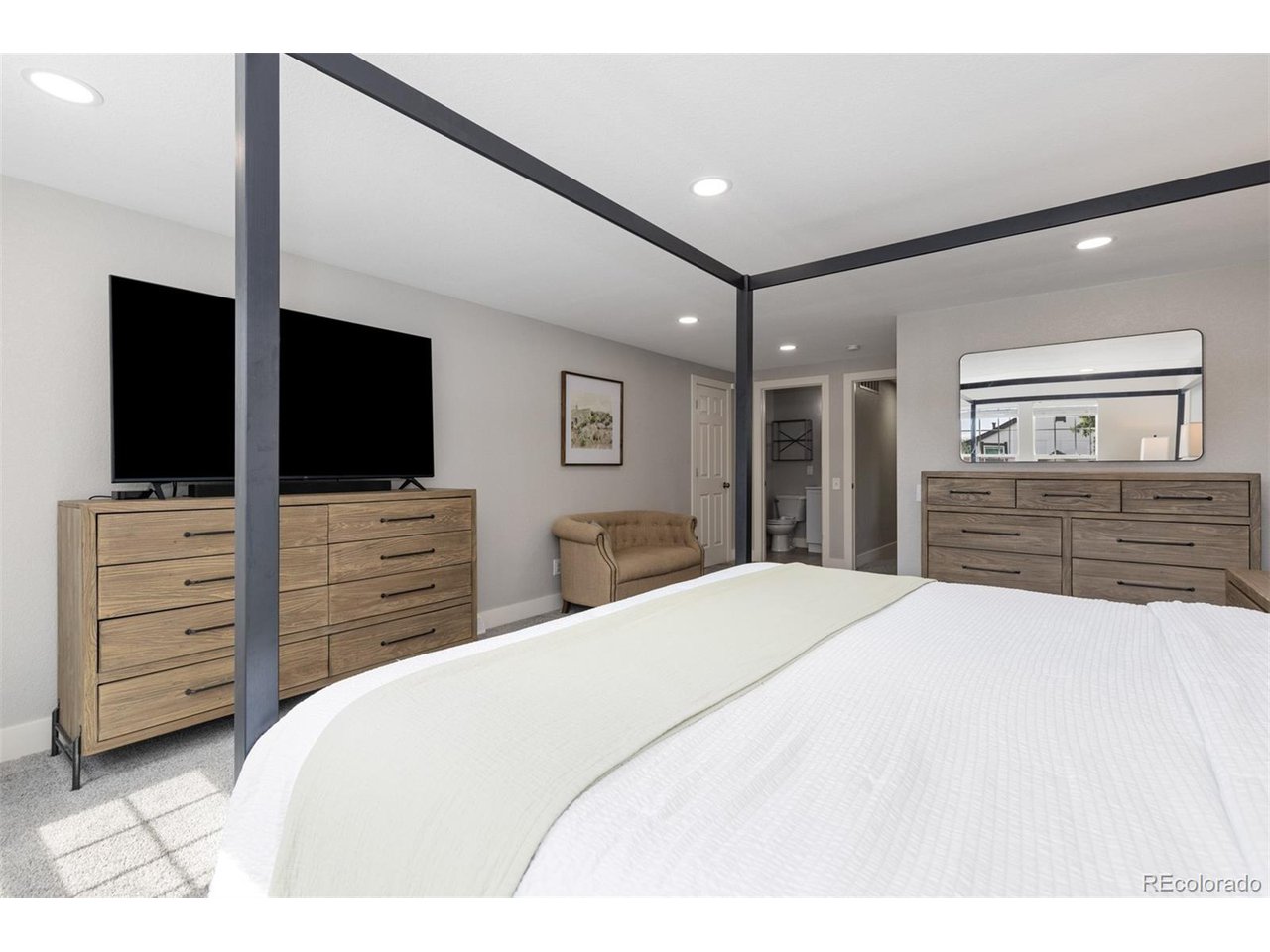 8752 Independence Way