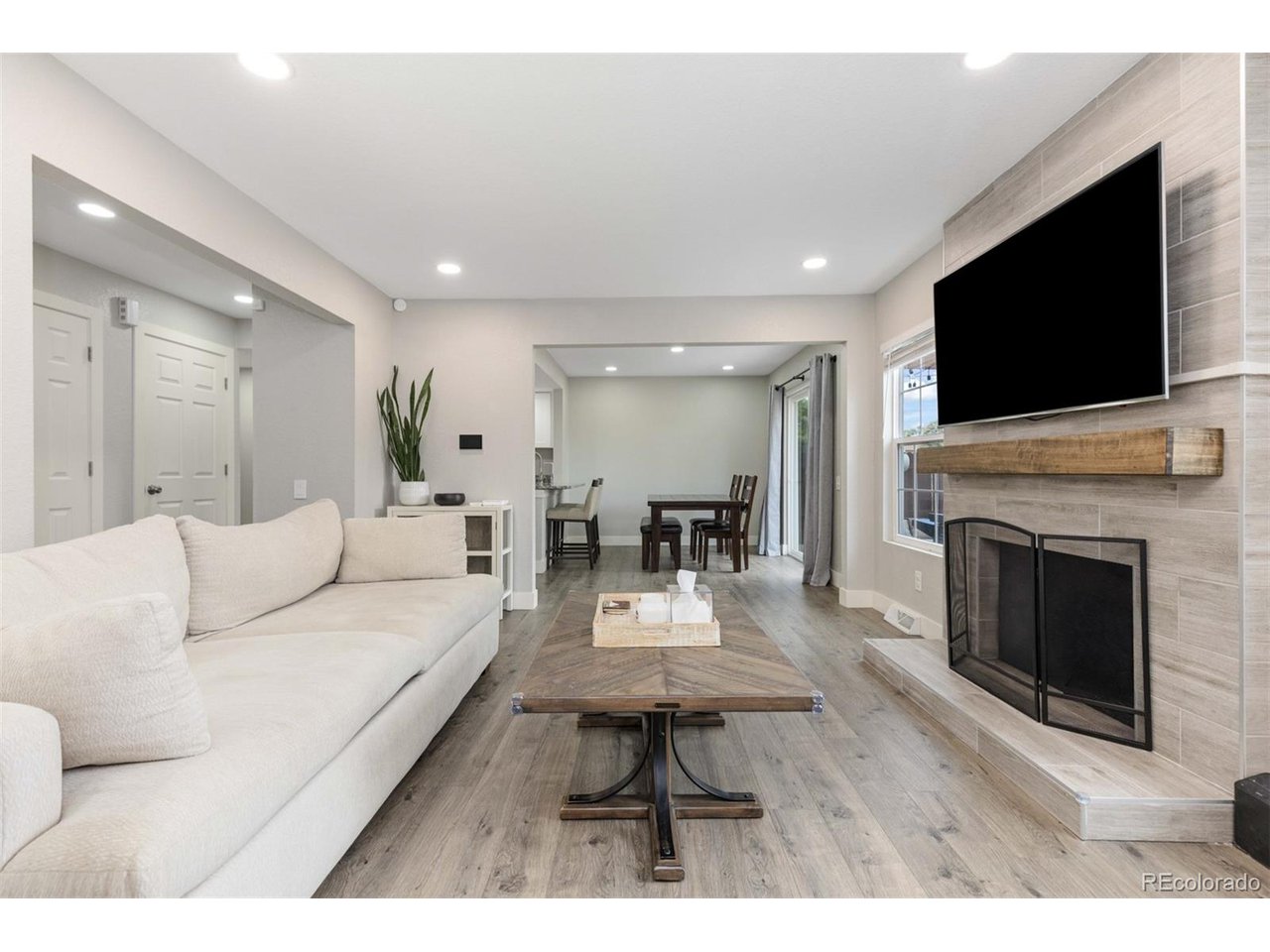 8752 Independence Way