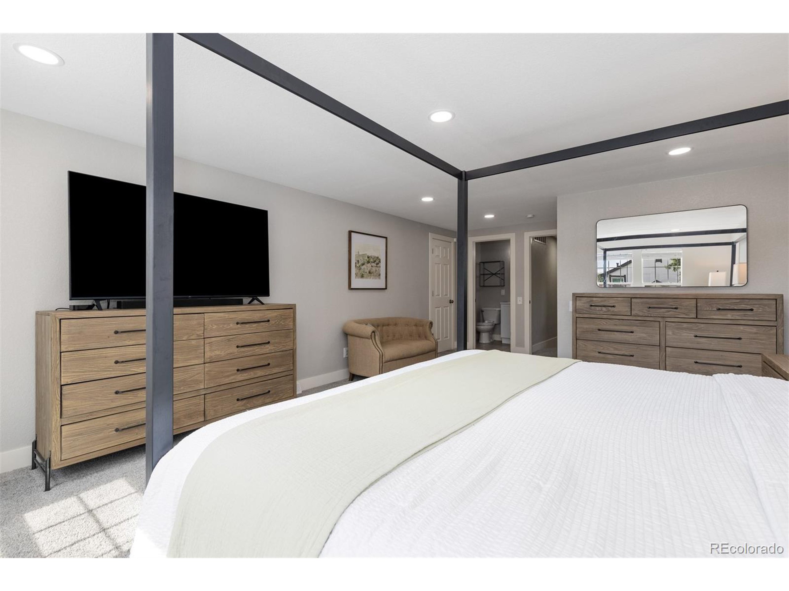 8752 Independence Way