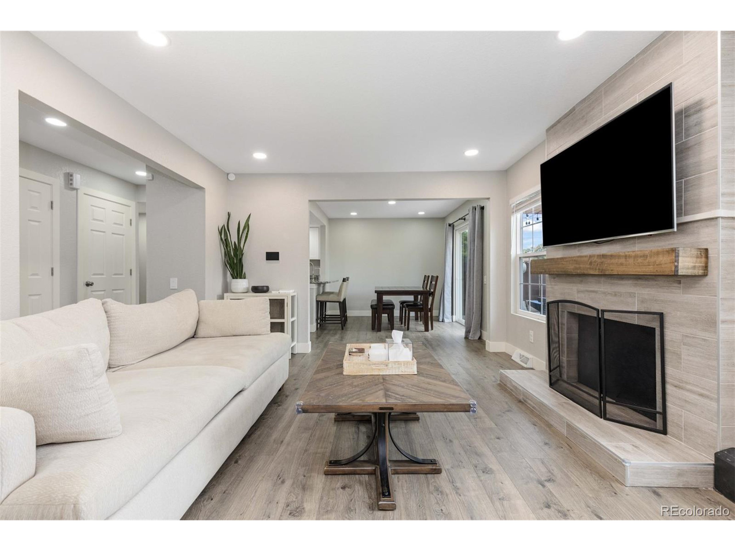 8752 Independence Way