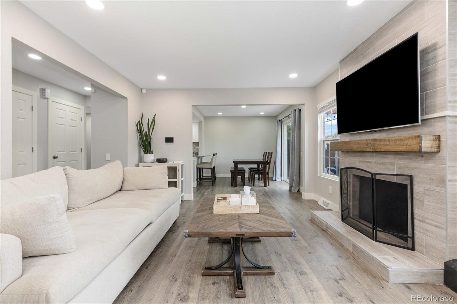 8752 Independence Way