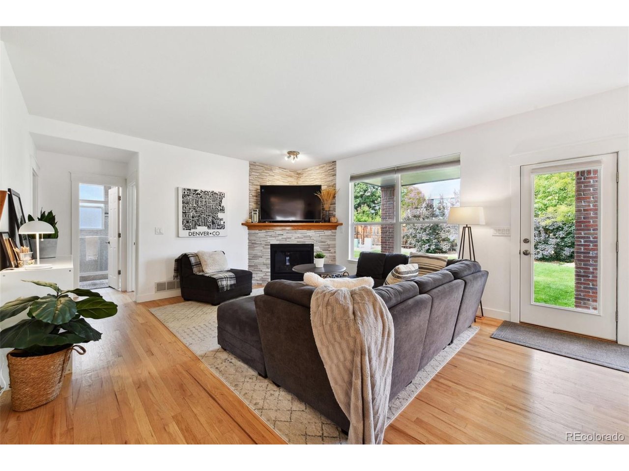 1819 Spring Water Ln