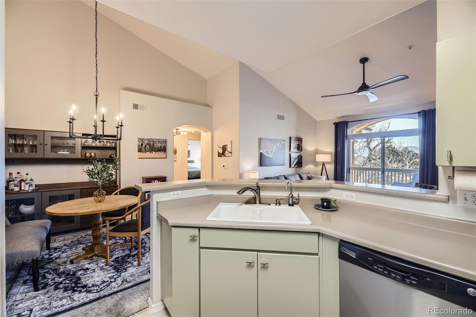 1641 W Canal Circle Unit: 736