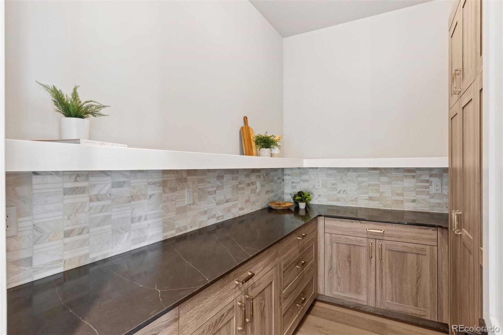 927 William Way
