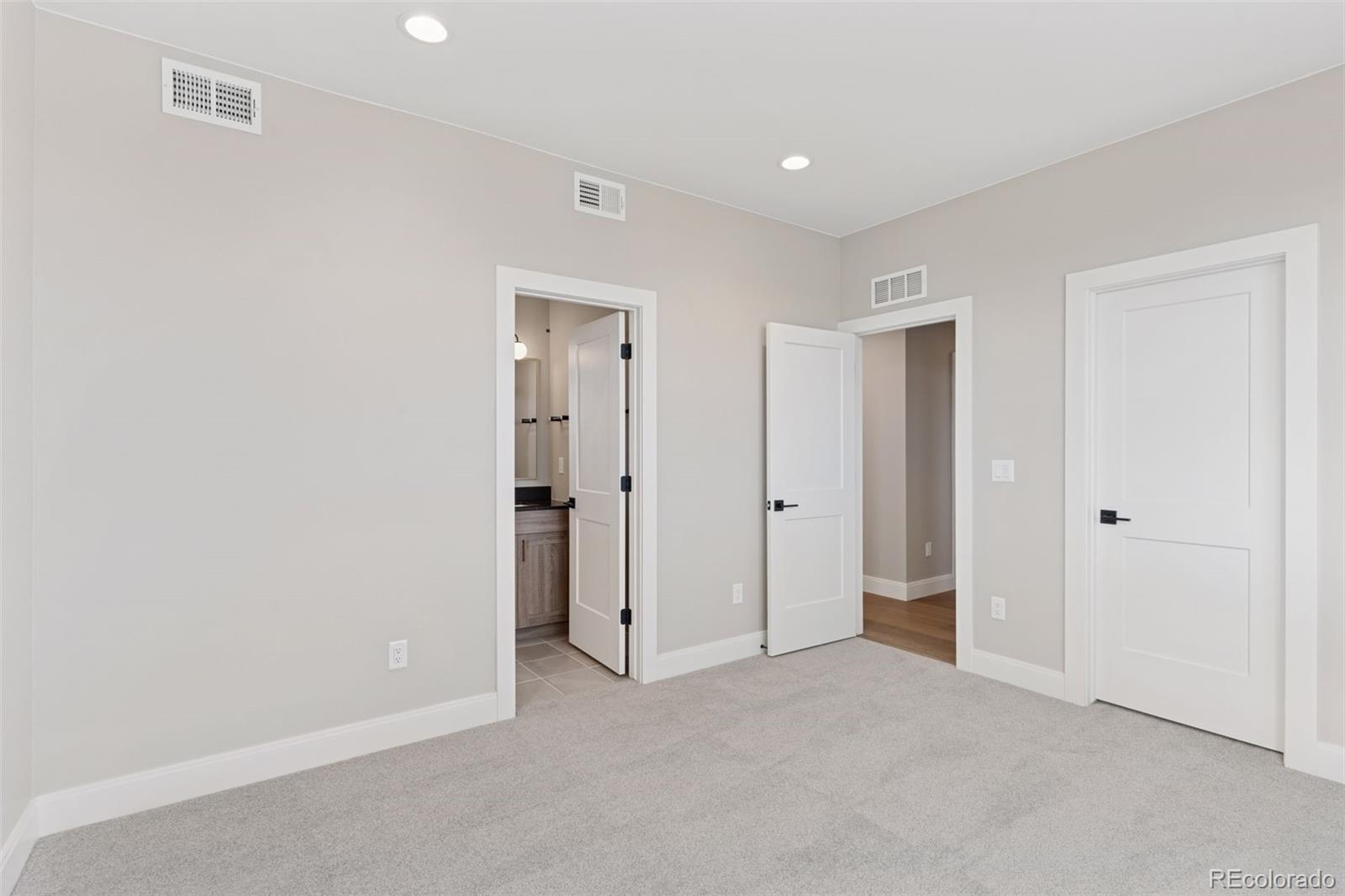 927 William Way
