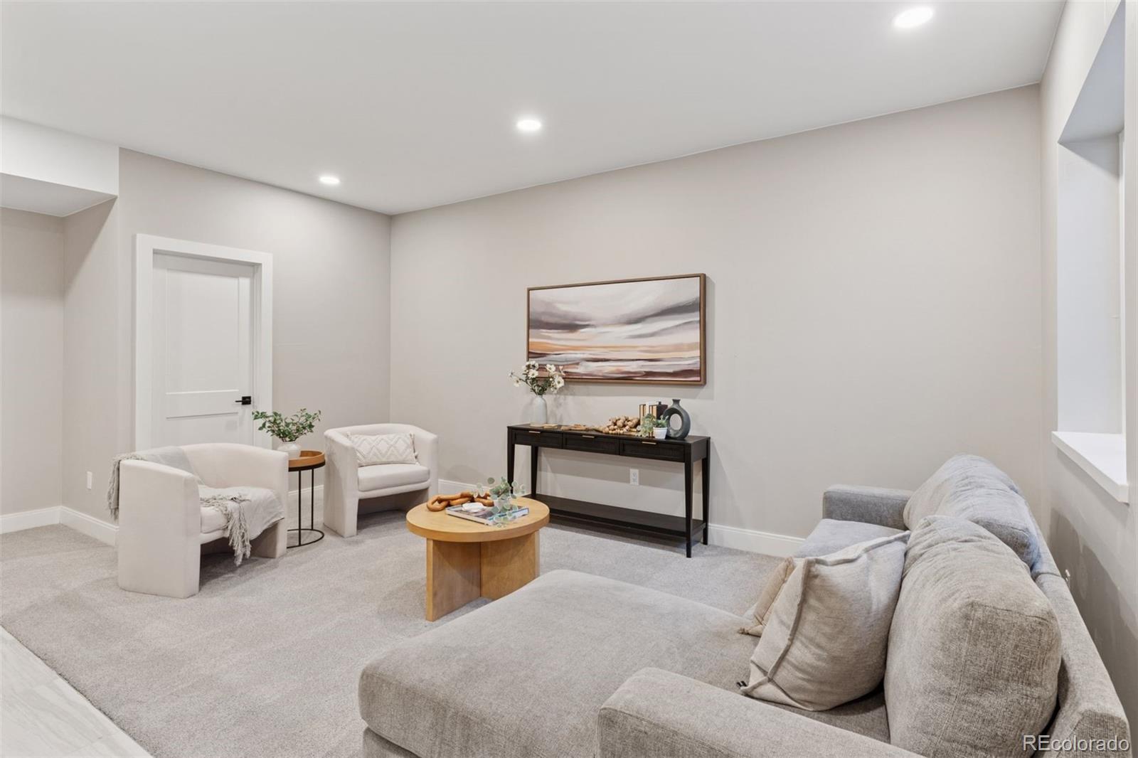927 William Way