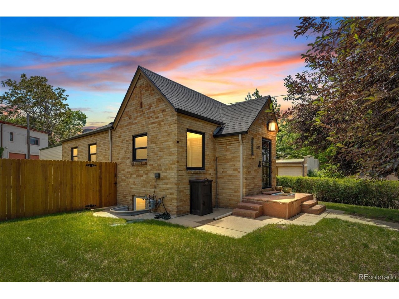 3232 W Scott Pl