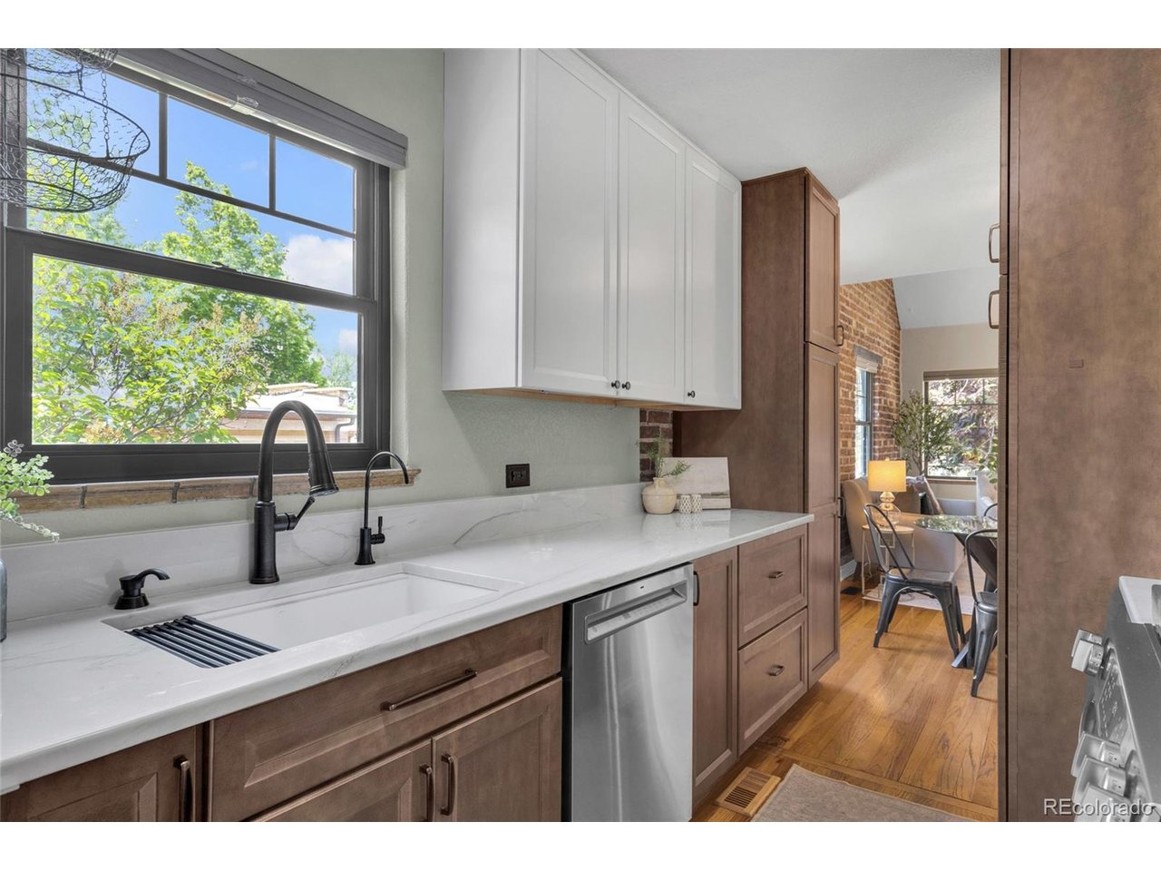 3232 W Scott Pl