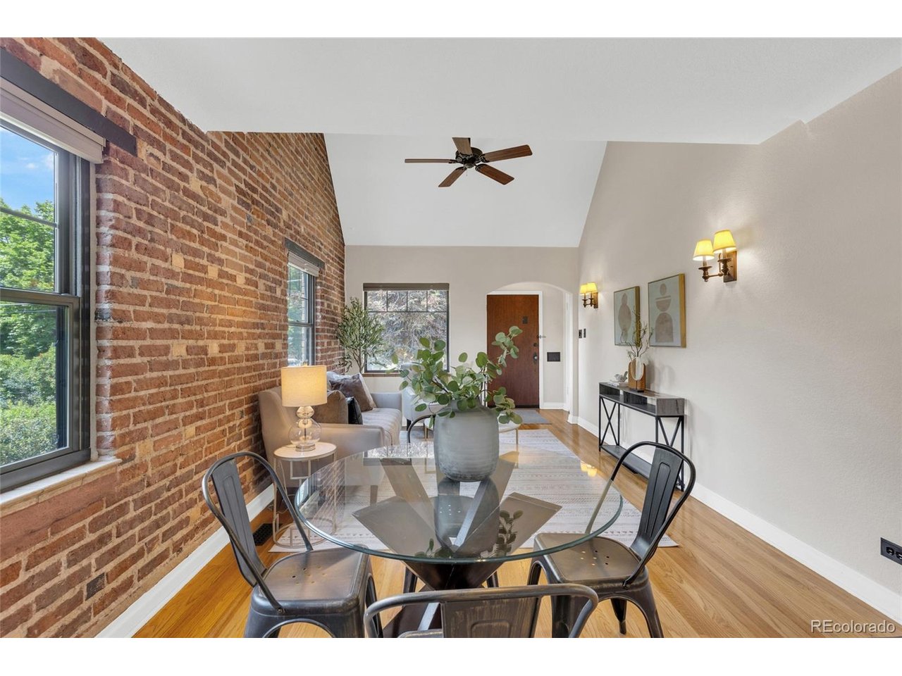 3232 W Scott Pl