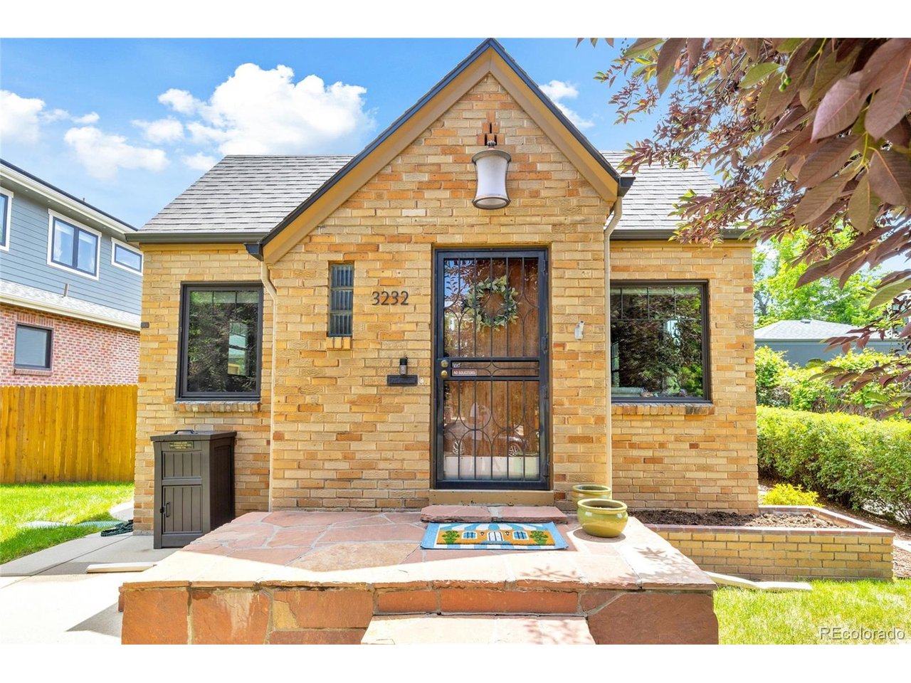 3232 W Scott Pl