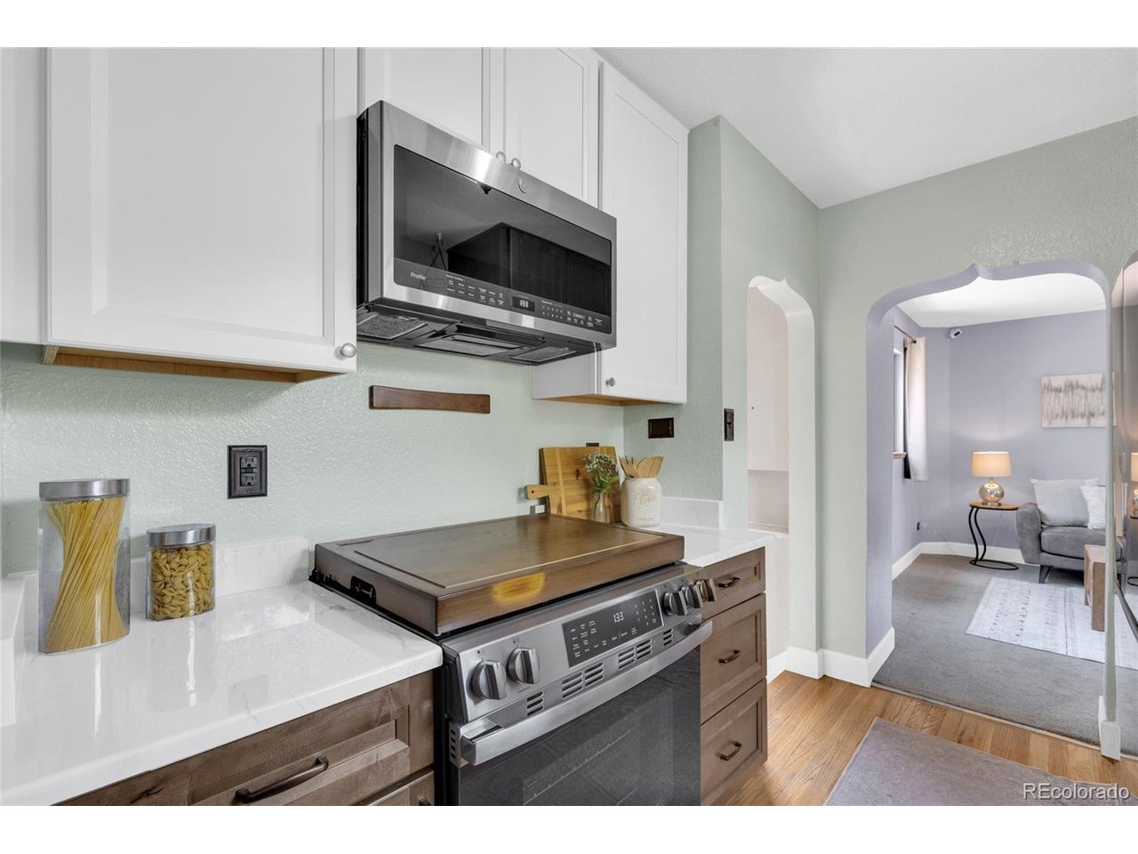 3232 W Scott Pl