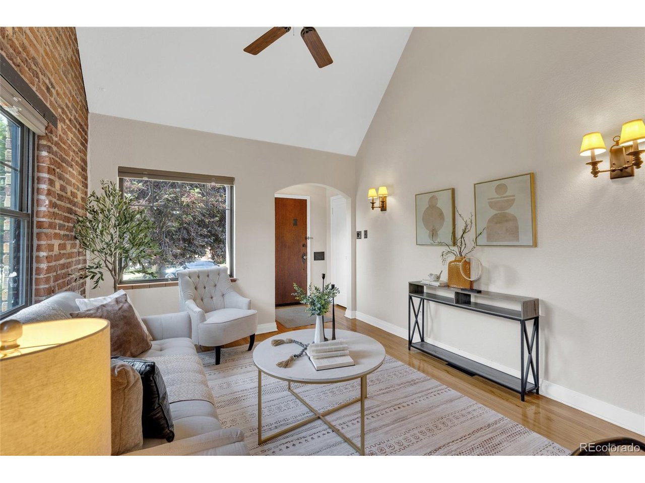 3232 W Scott Pl