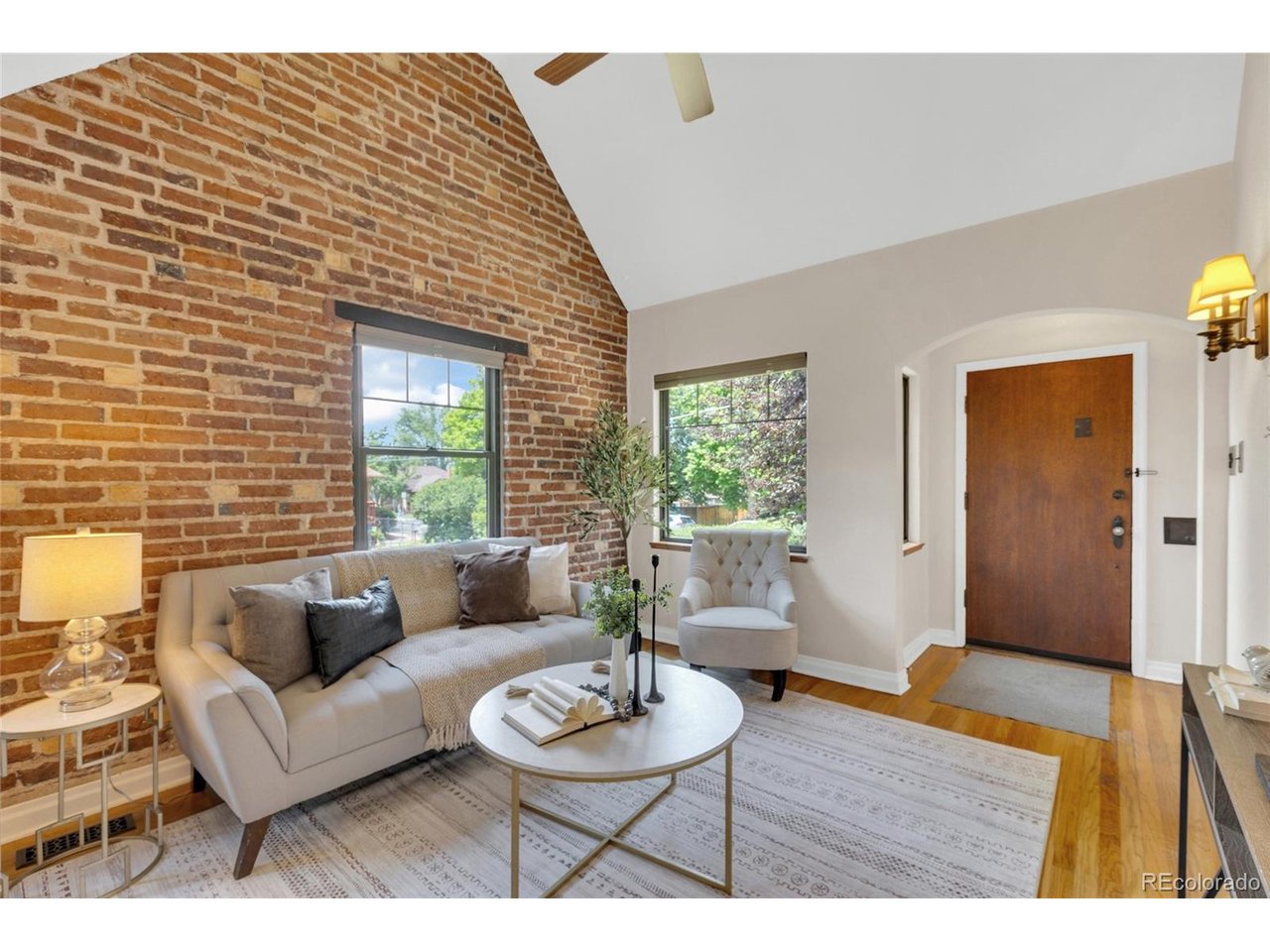 3232 W Scott Pl