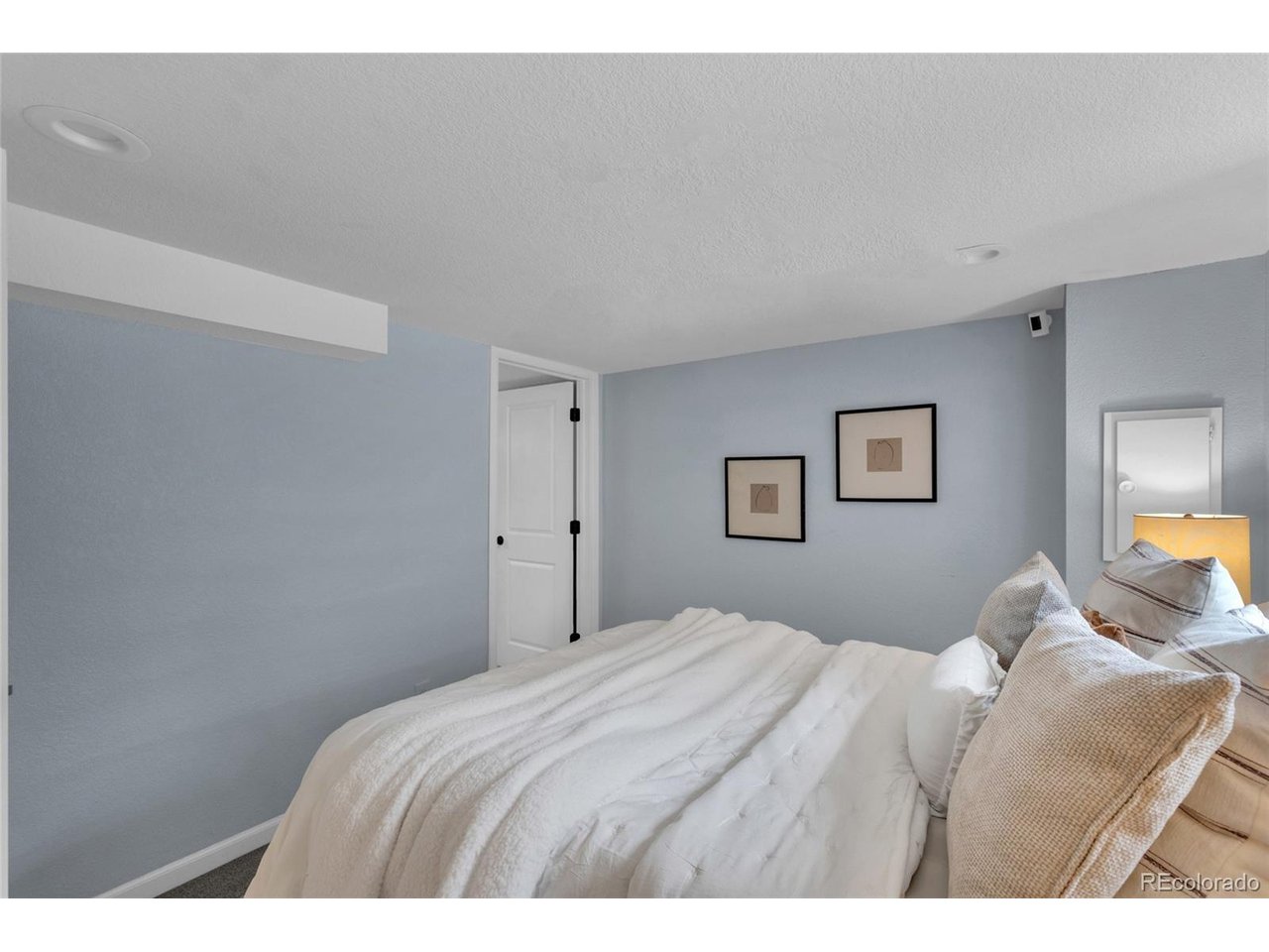 3232 W Scott Pl