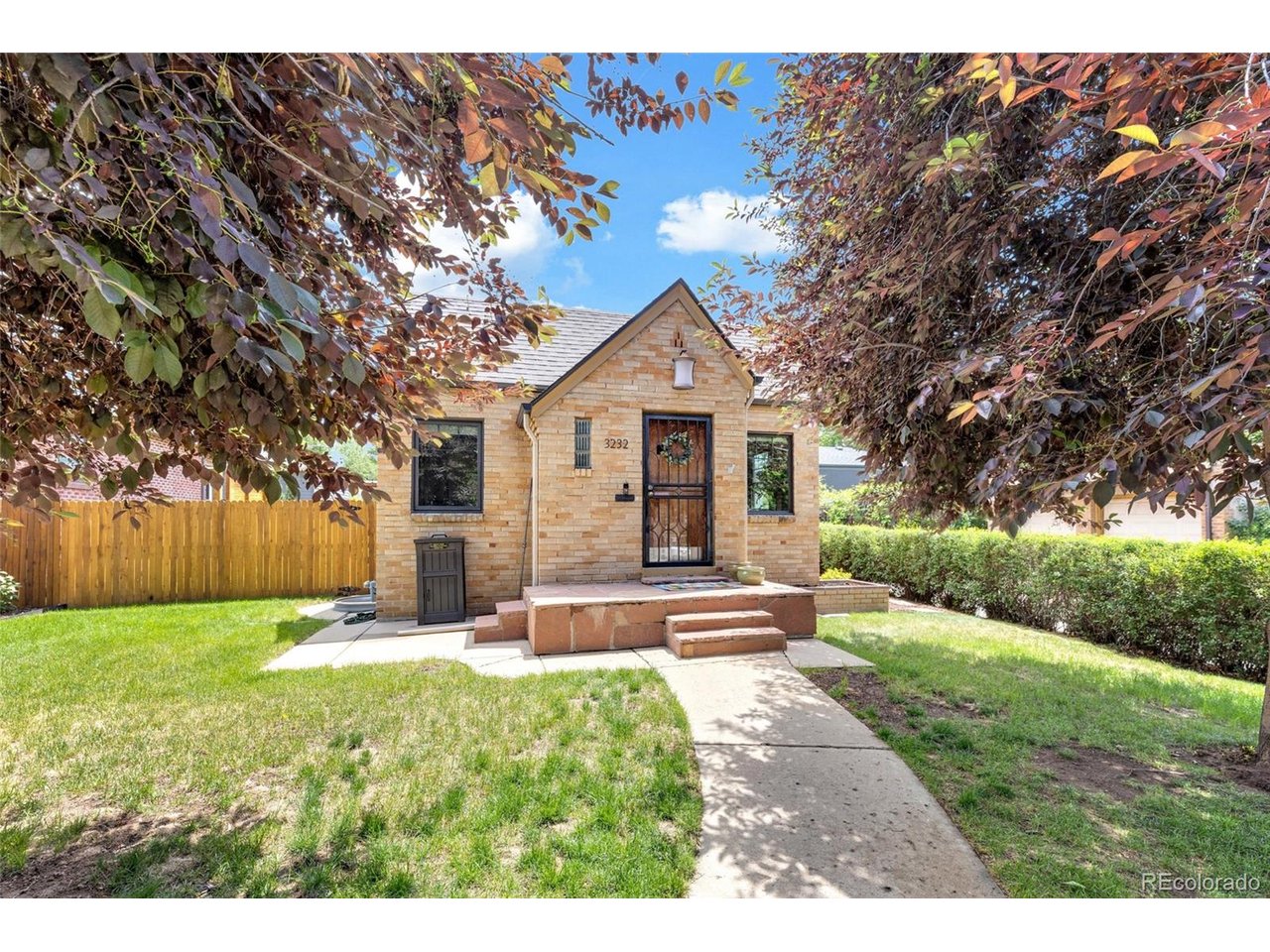 3232 W Scott Pl