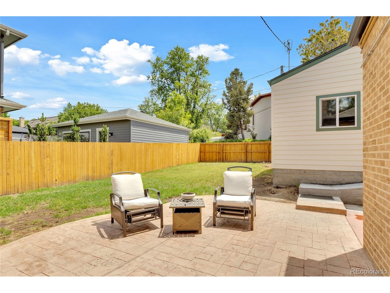 3232 W Scott Pl