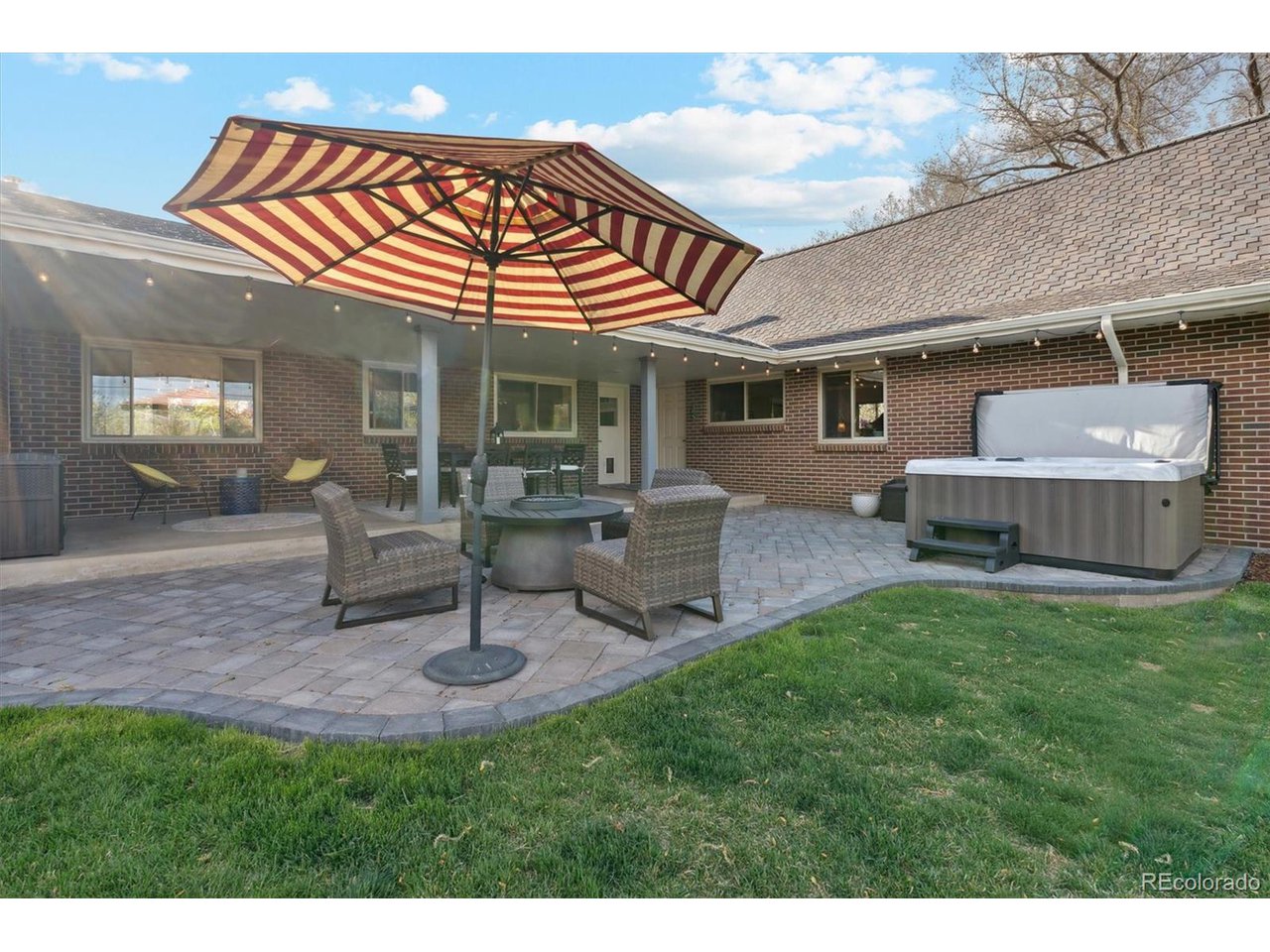 8 Meadowlark Ln