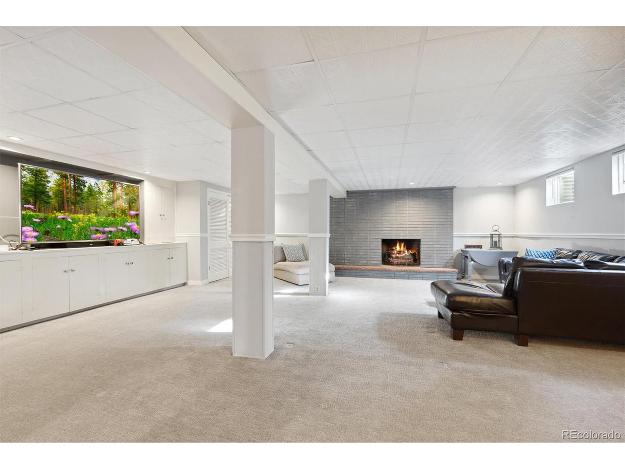 8 Meadowlark Ln