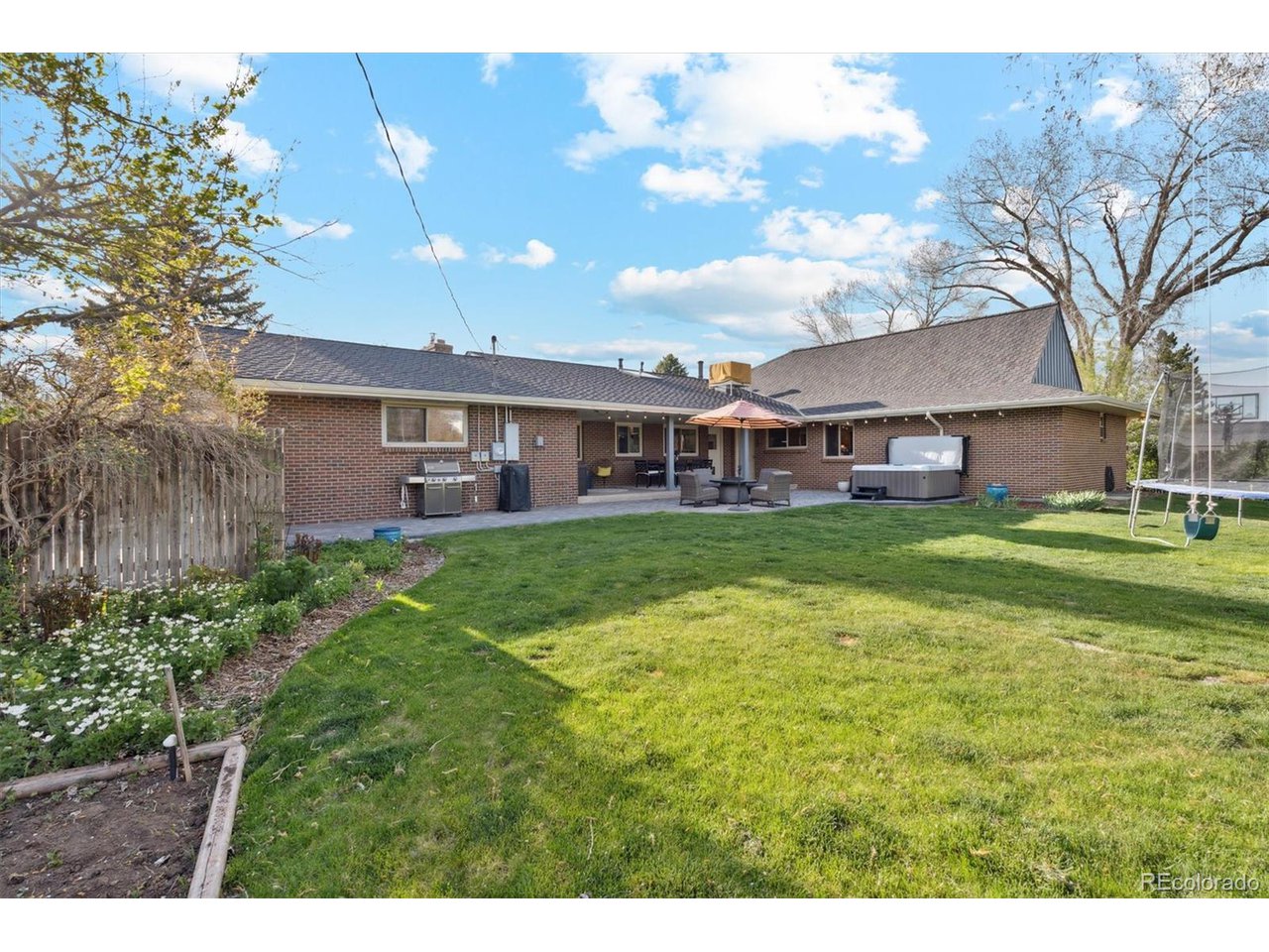8 Meadowlark Ln