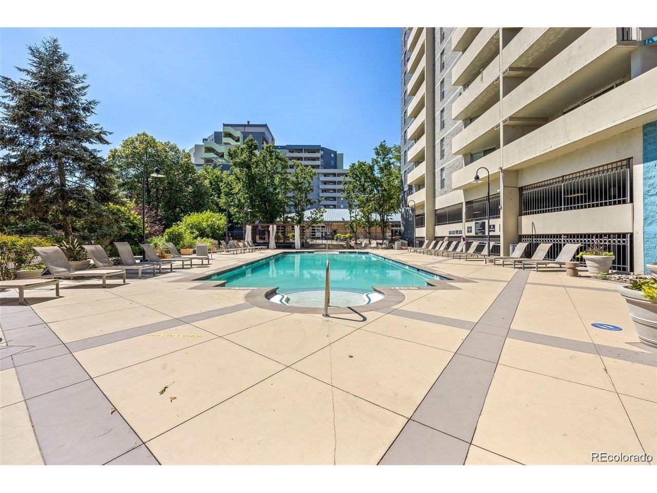 1201 Galapago St 95