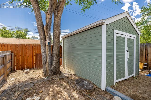 1129 Montrose Avenue