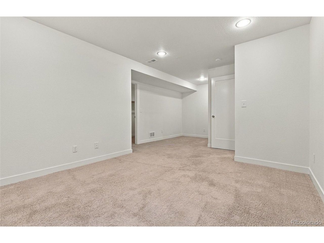 6737 Alan Dr