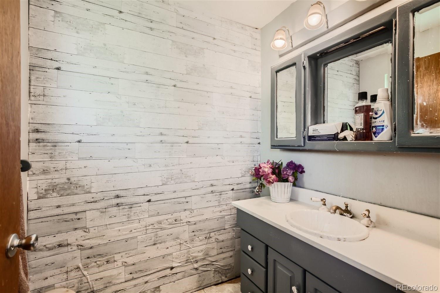 277 W Delaware Circle