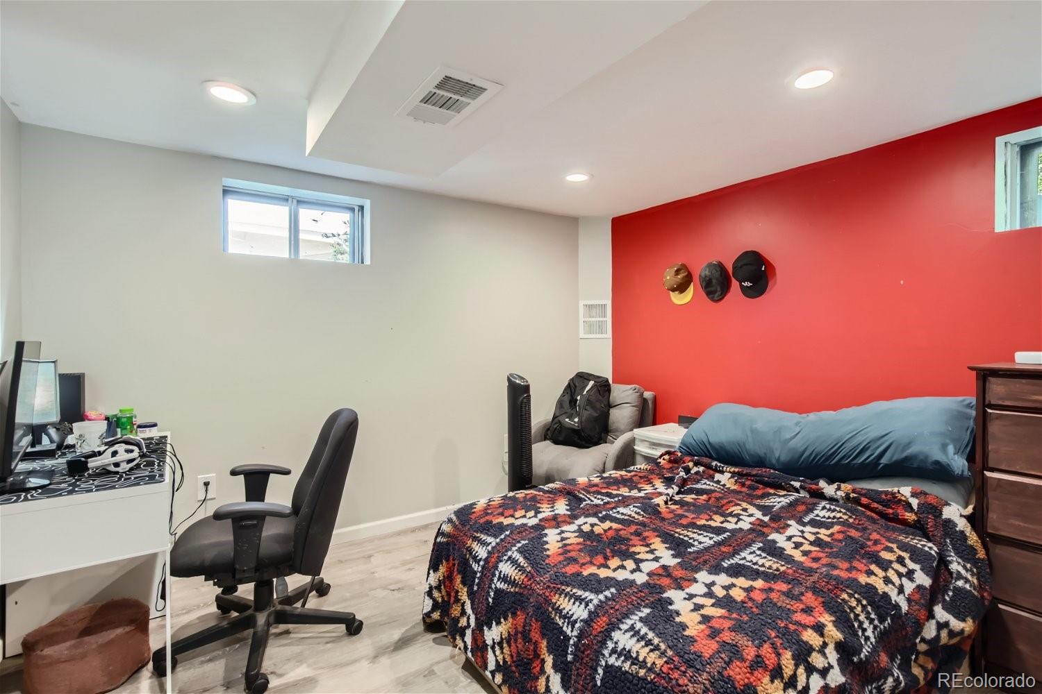 277 W Delaware Circle