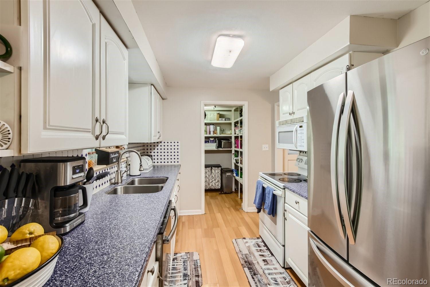 277 W Delaware Circle