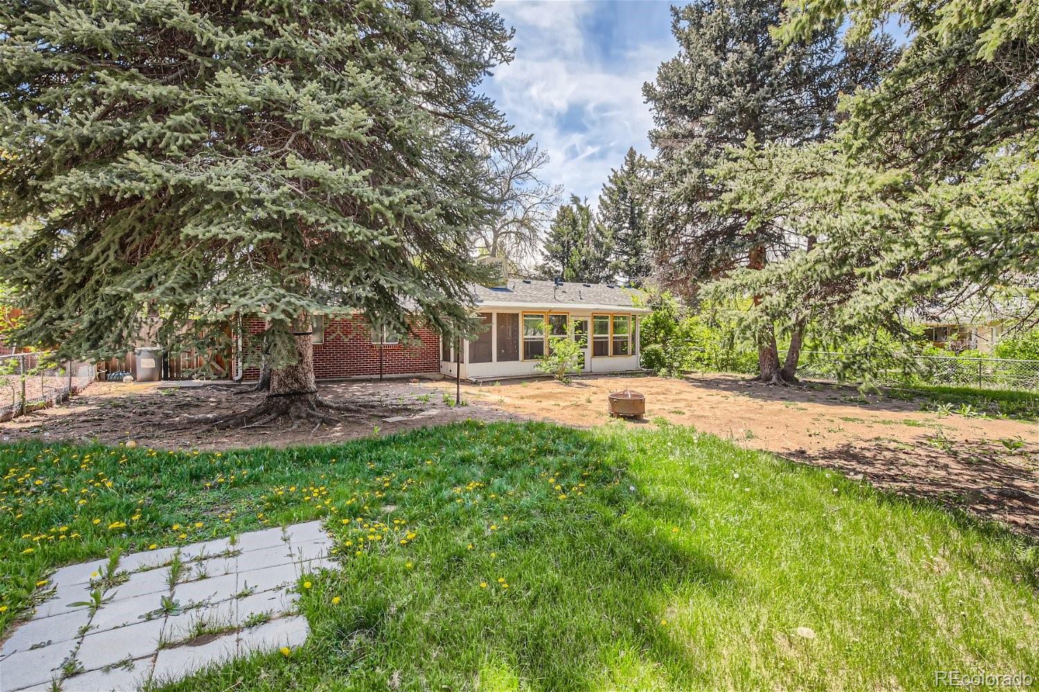 277 W Delaware Circle