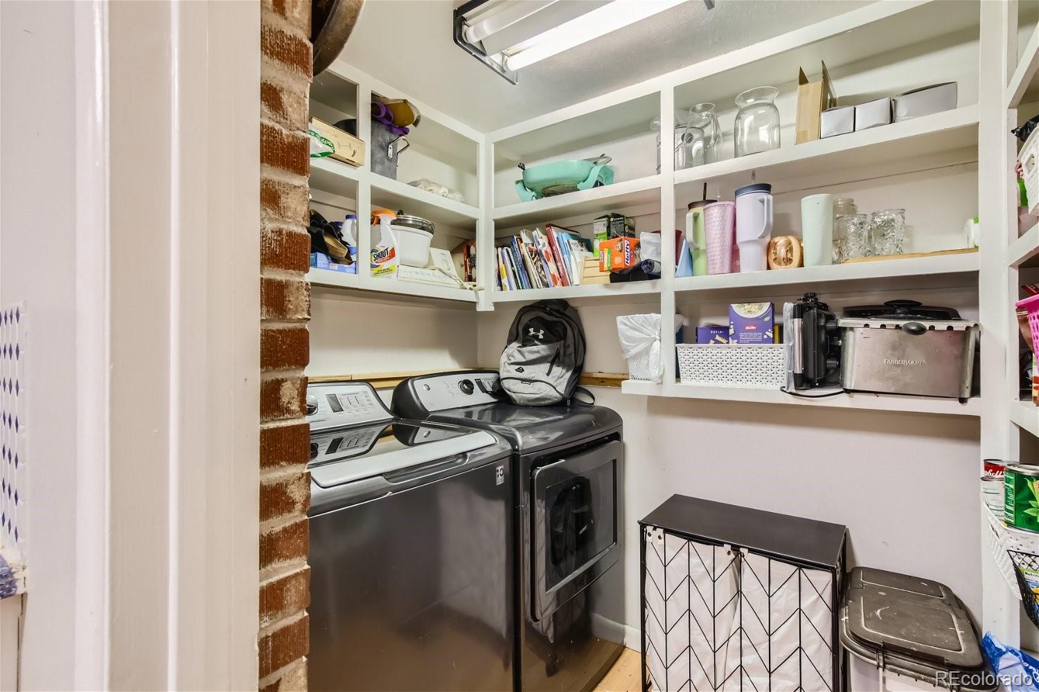 277 W Delaware Circle