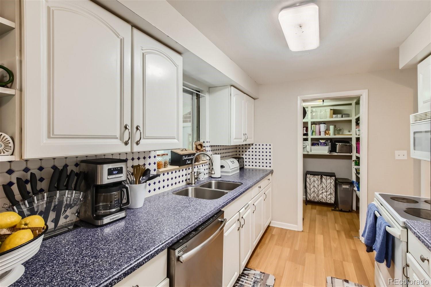 277 W Delaware Circle