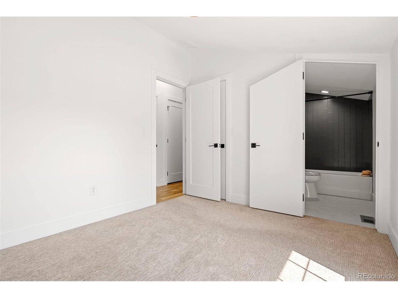 475 Galapago St 3